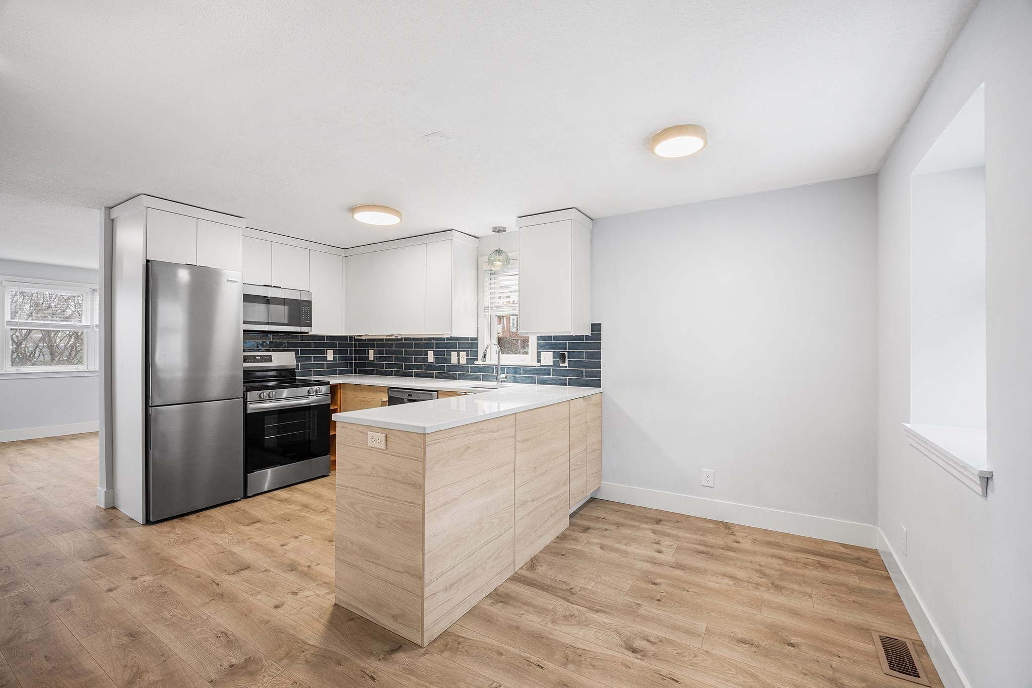 28 Margin St # A Property Photo 4