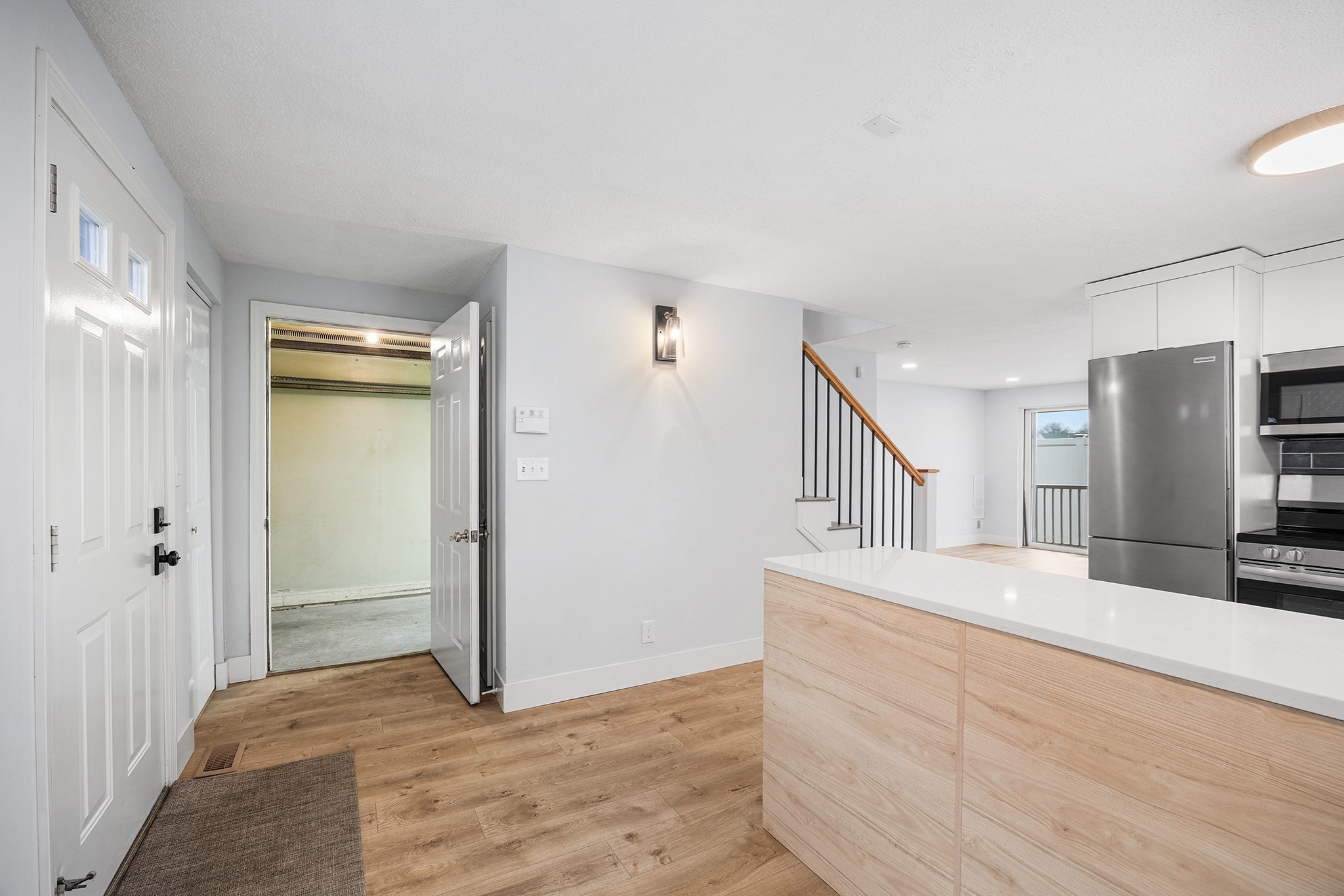28 Margin St # A Property Photo 5