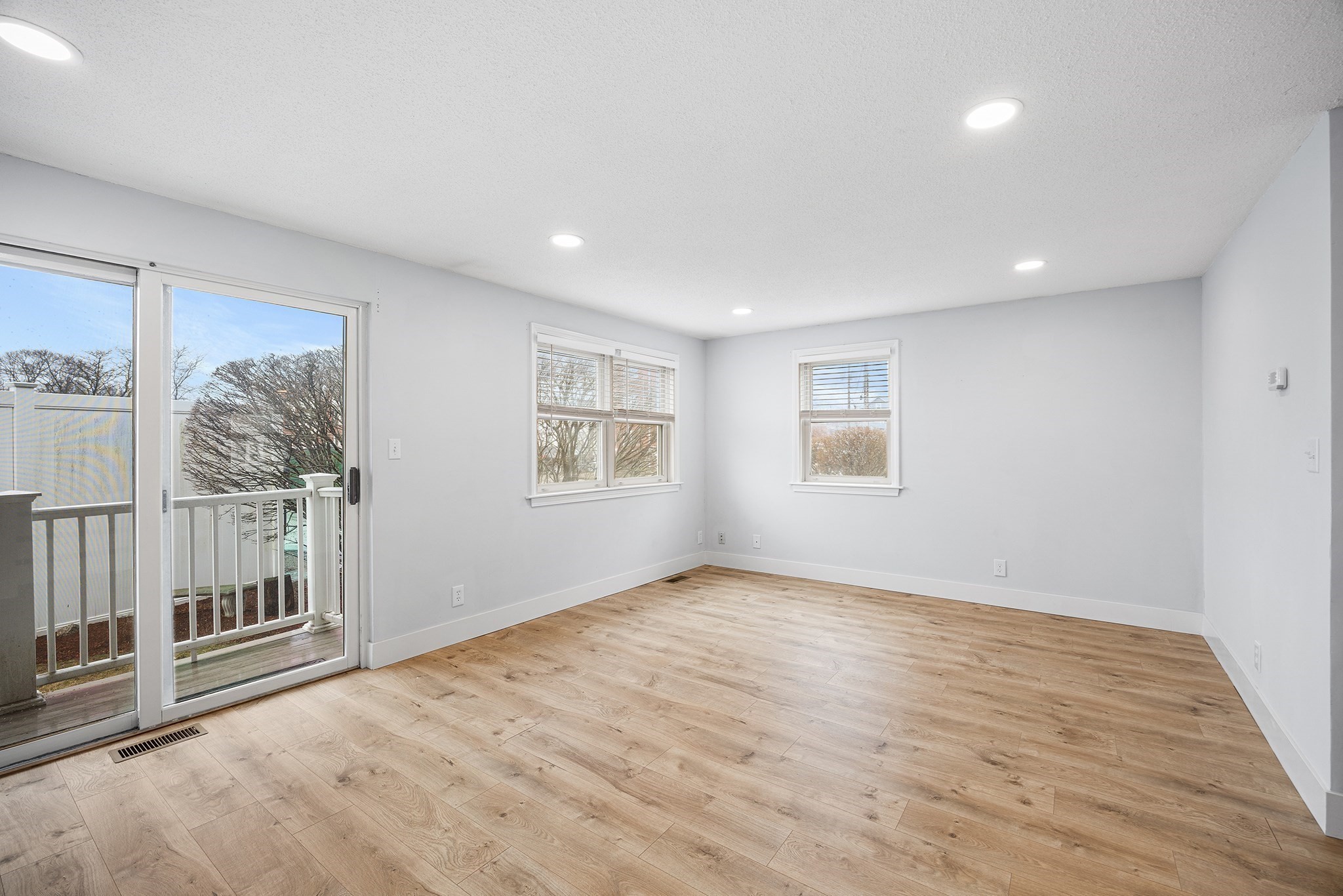 28 Margin St # A Property Photo 9