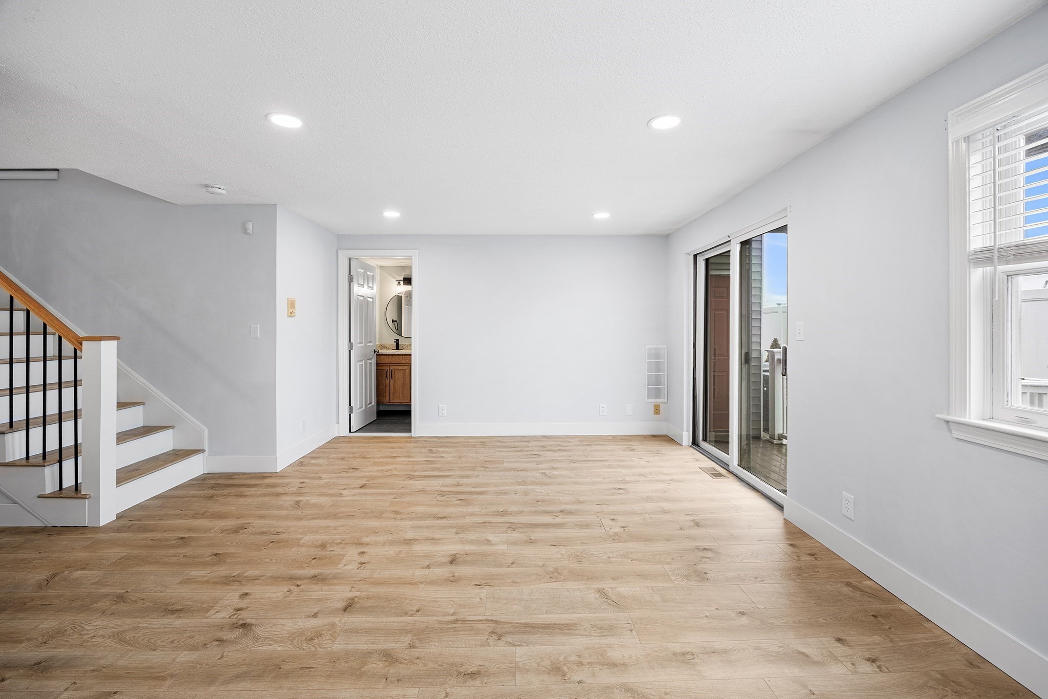 28 Margin St # A Property Photo 10