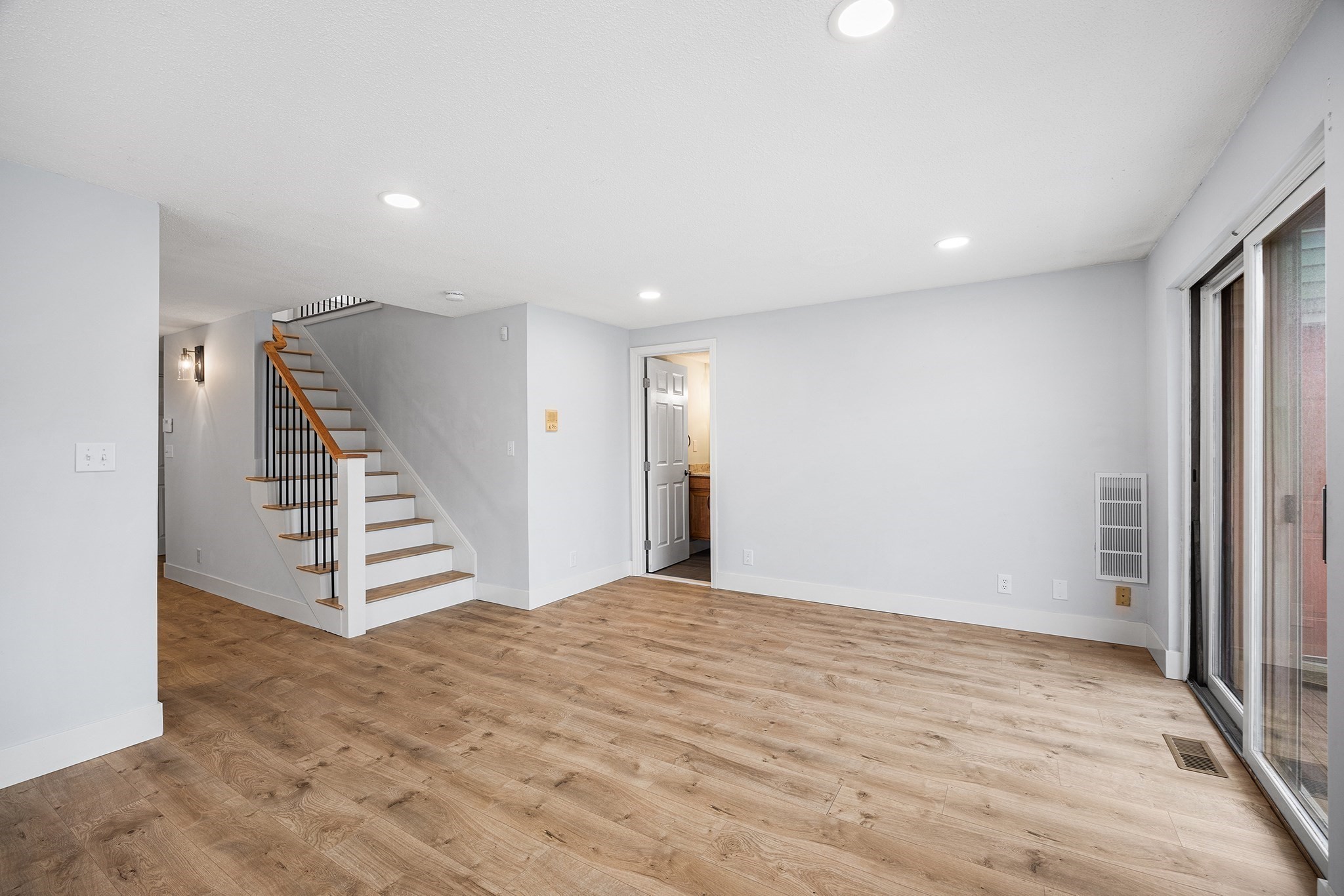 28 Margin St # A Property Photo 13