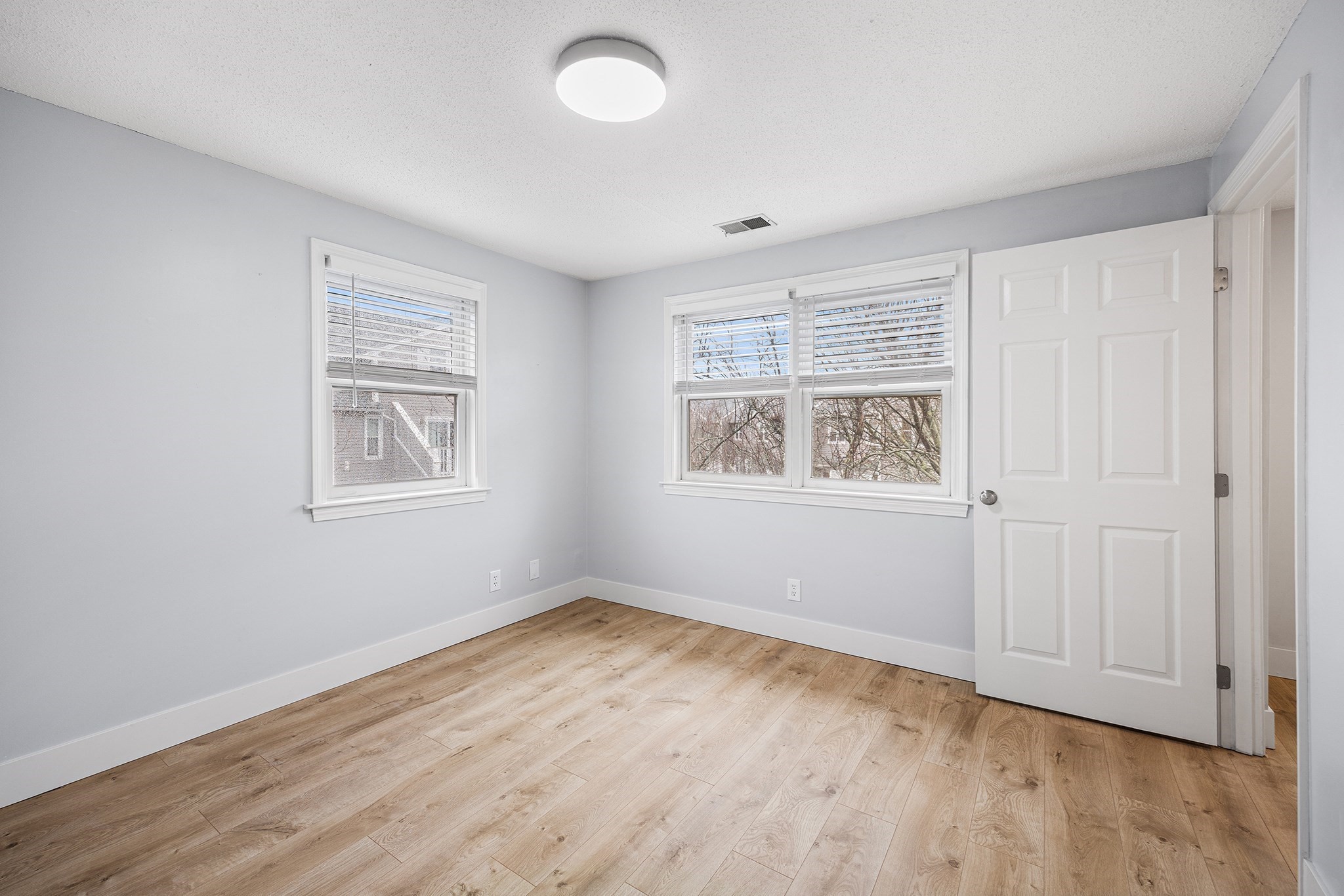 28 Margin St # A Property Photo 16