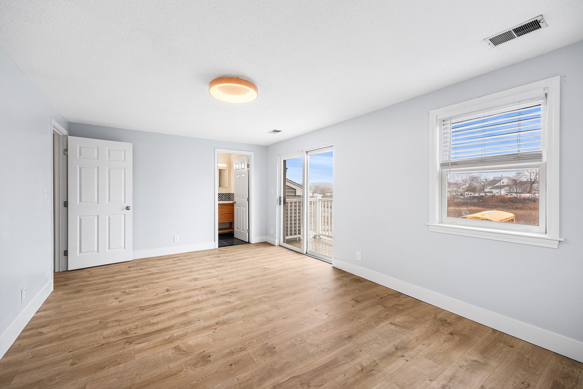 28 Margin St # A Property Photo 23
