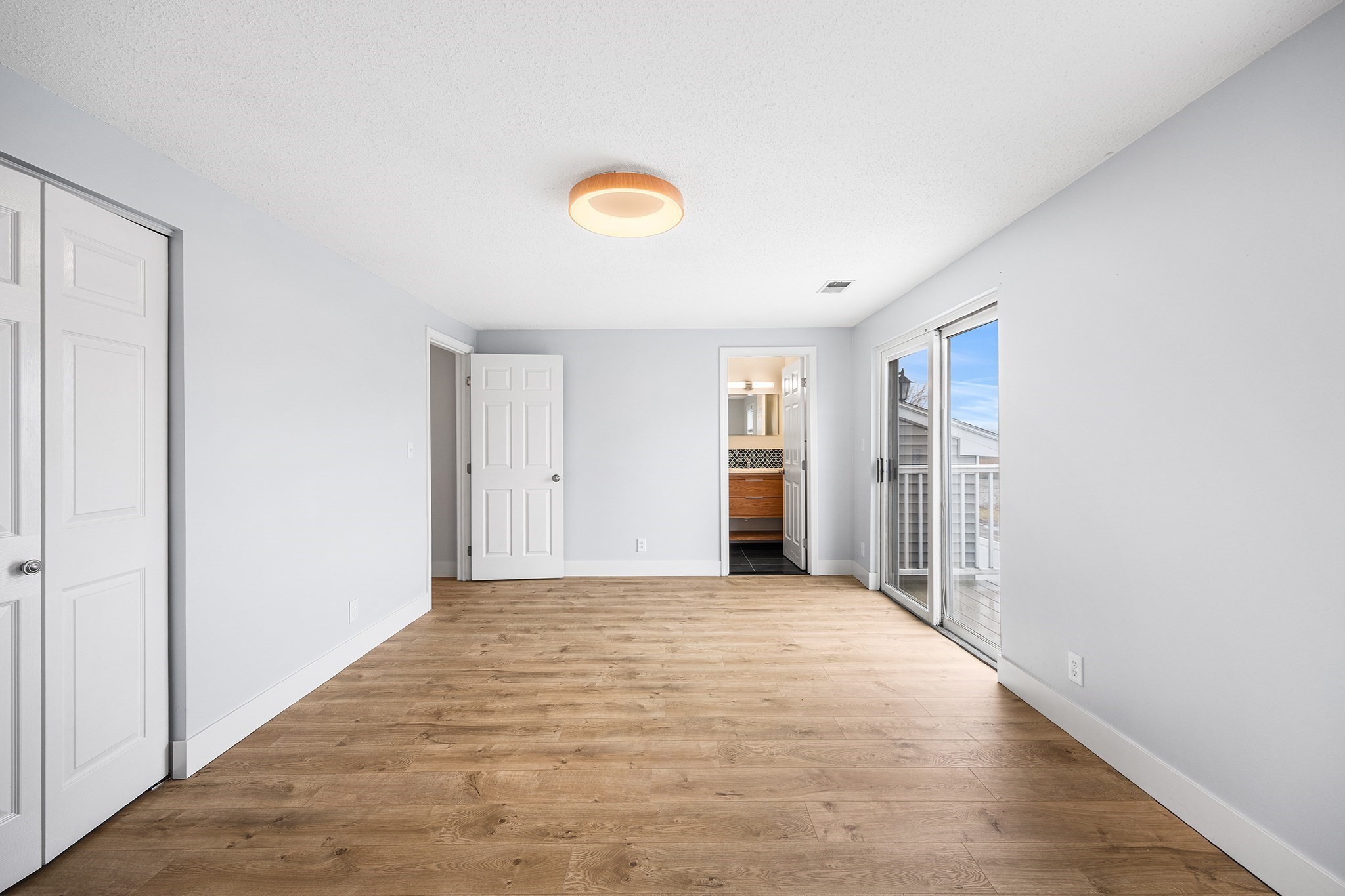 28 Margin St # A Property Photo 24