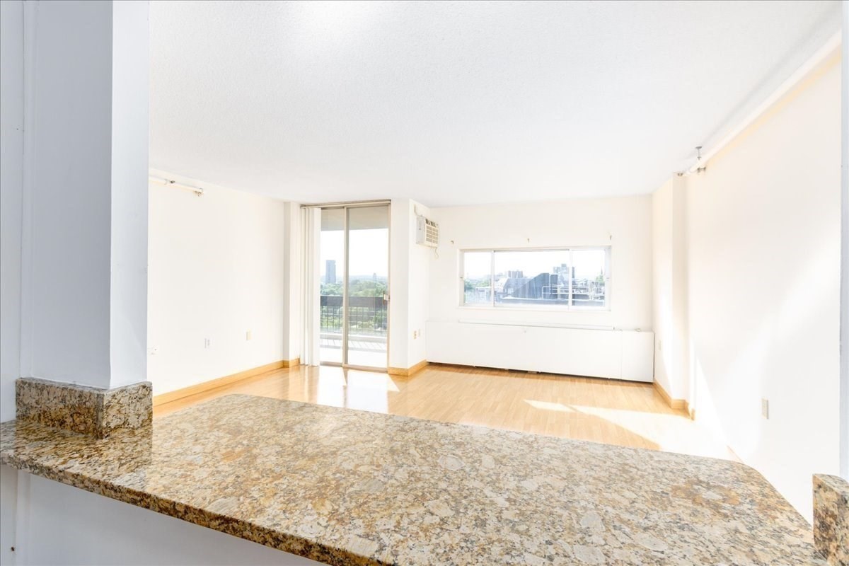 872 Massachusetts Ave # 807 Property Photo 4