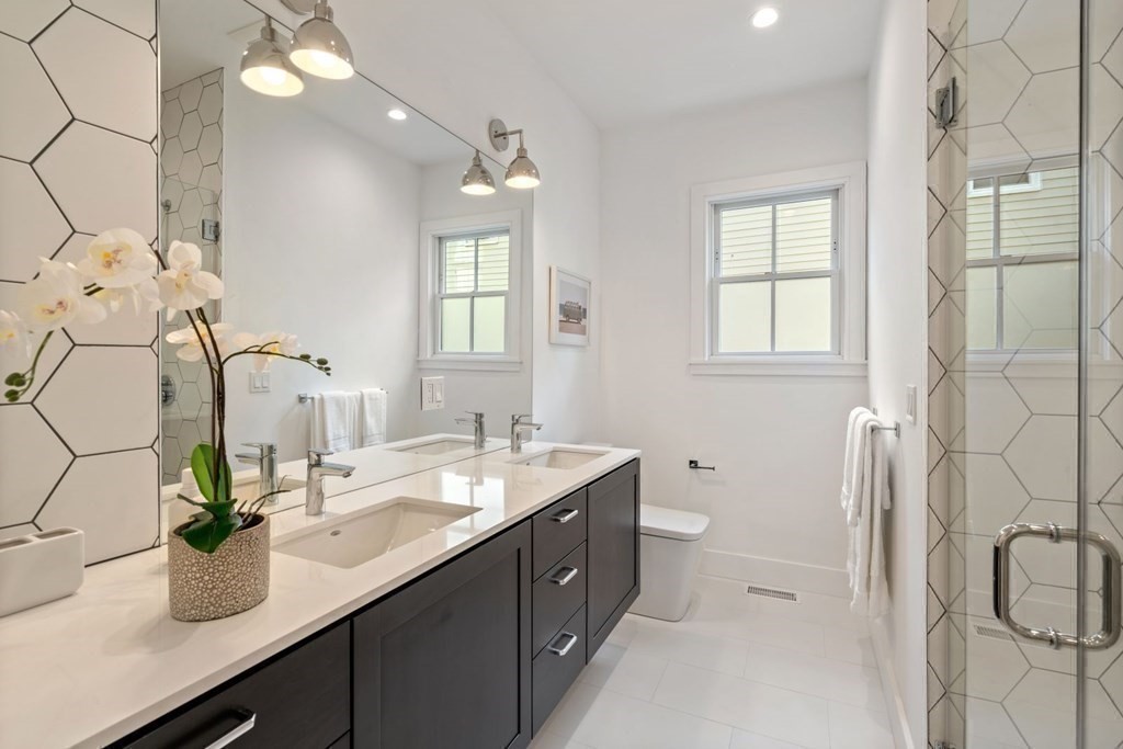 27 Saxton # 1 Property Photo 8