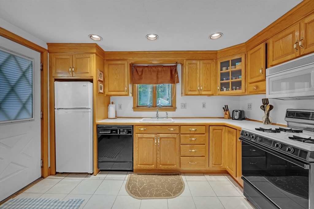 136 Washington St Property Photo 4