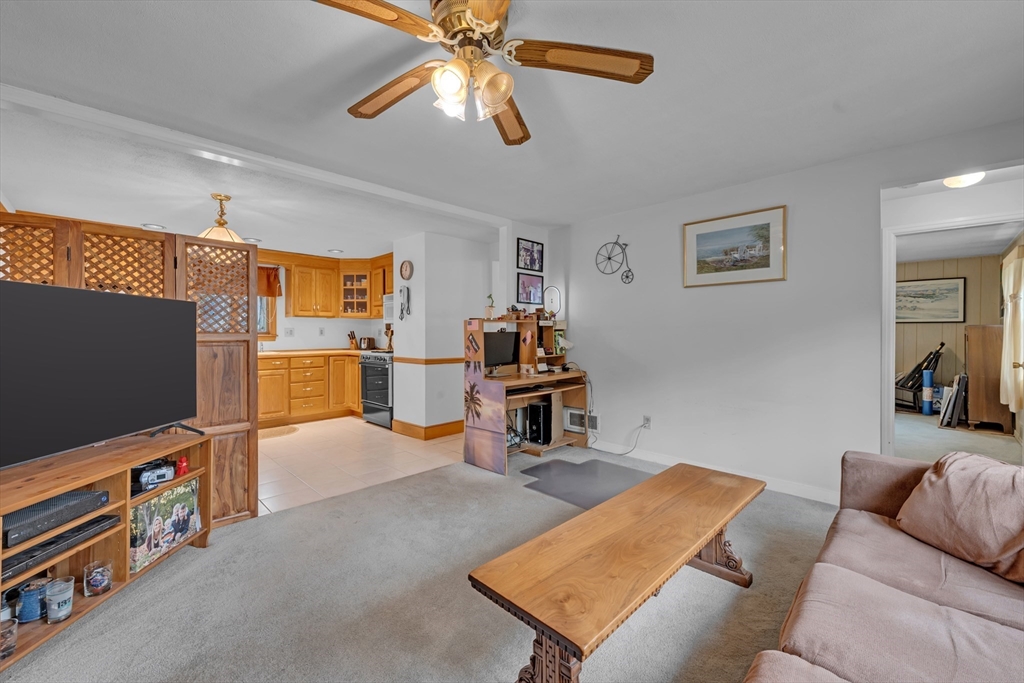 136 Washington St Property Photo 5