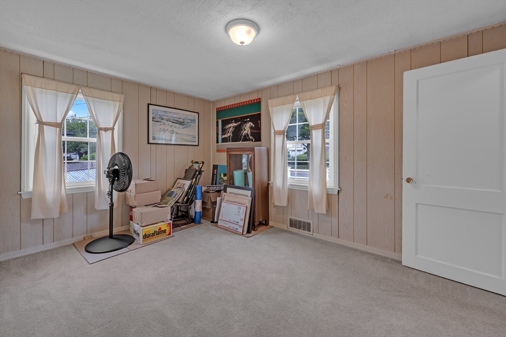 136 Washington St Property Photo 7