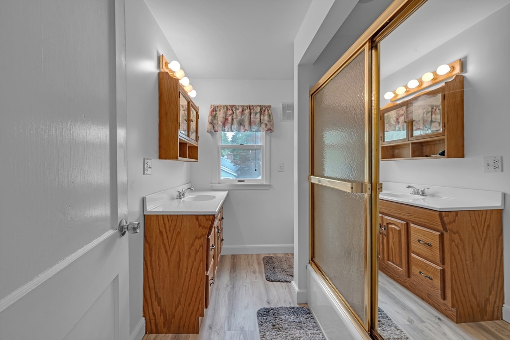 136 Washington St Property Photo 11