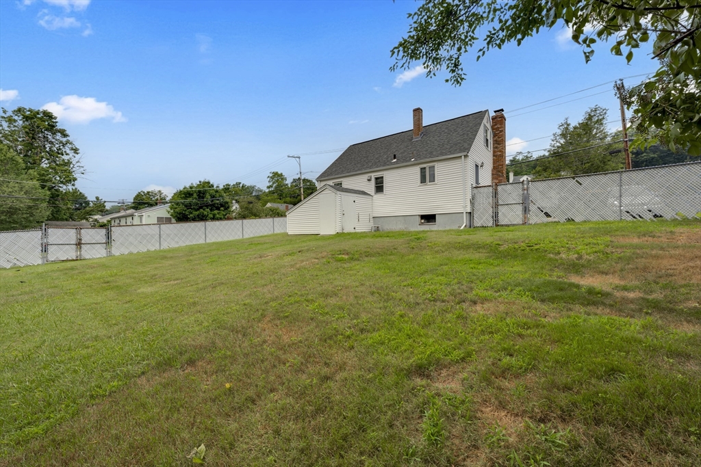 136 Washington St Property Photo 23