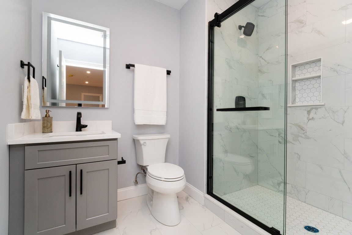 585 Washington Street # 305 Property Photo 8