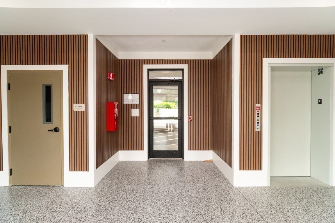 585 Washington Street # 305 Property Photo 16