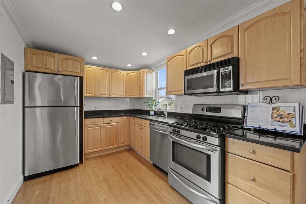 86 Mount Vernon St # 2 Property Photo 4