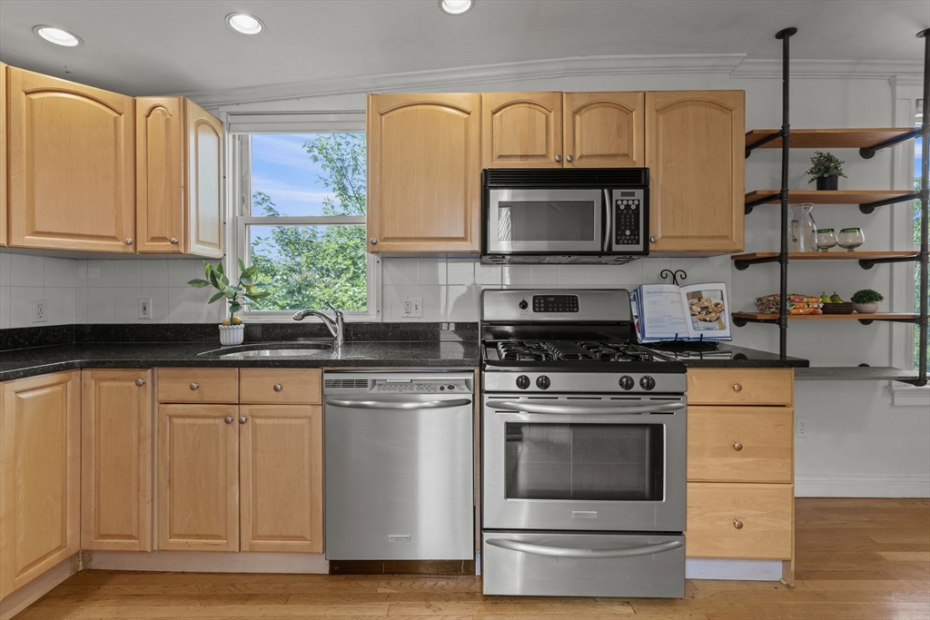 86 Mount Vernon St # 2 Property Photo 6