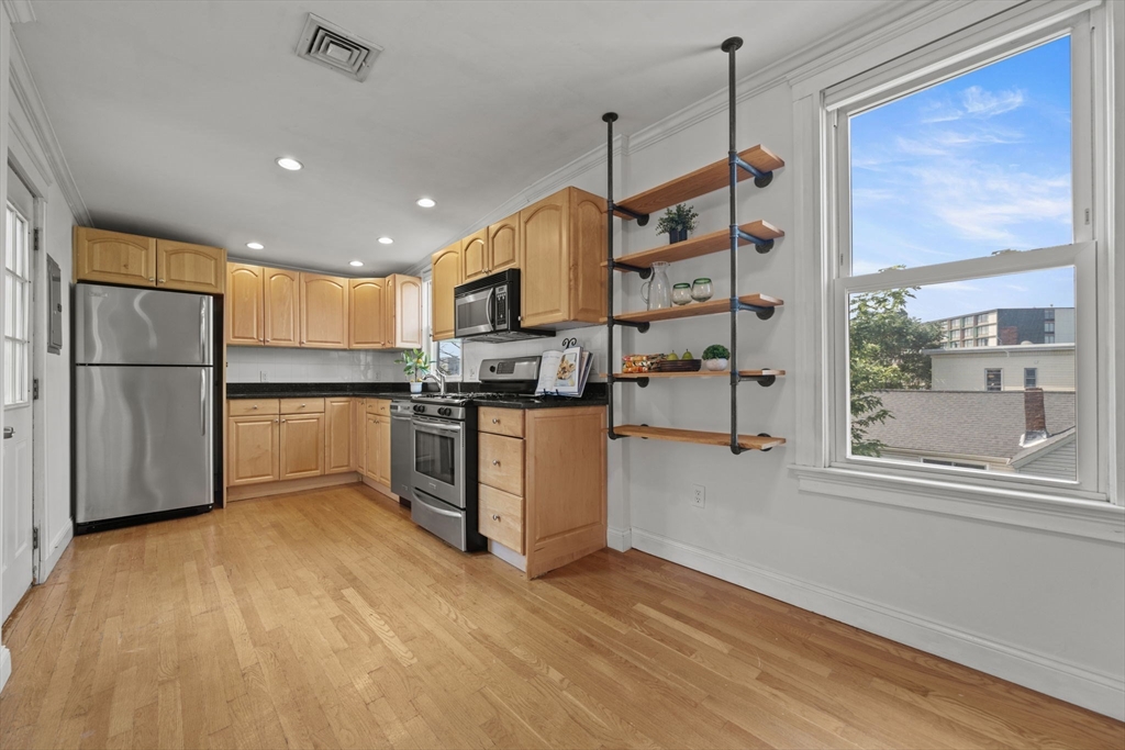 86 Mount Vernon St # 2 Property Photo 7