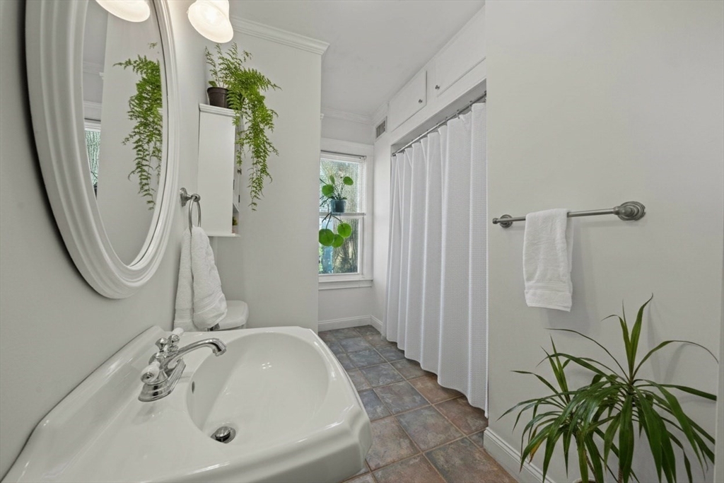 86 Mount Vernon St # 2 Property Photo 13
