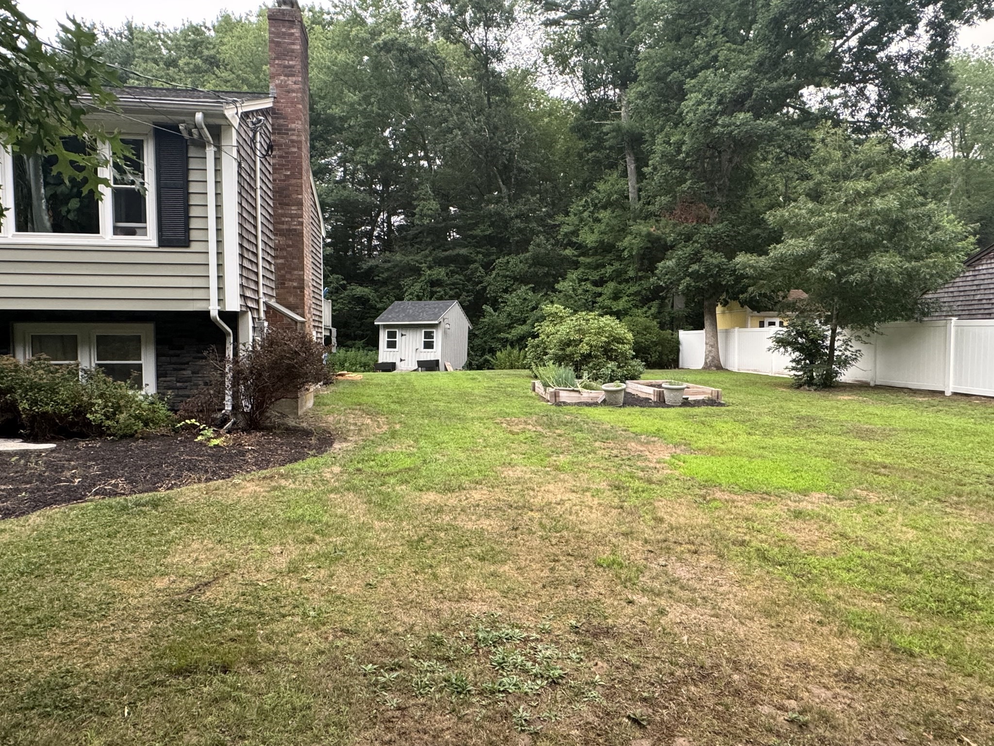 750 King Philip St Property Photo 3