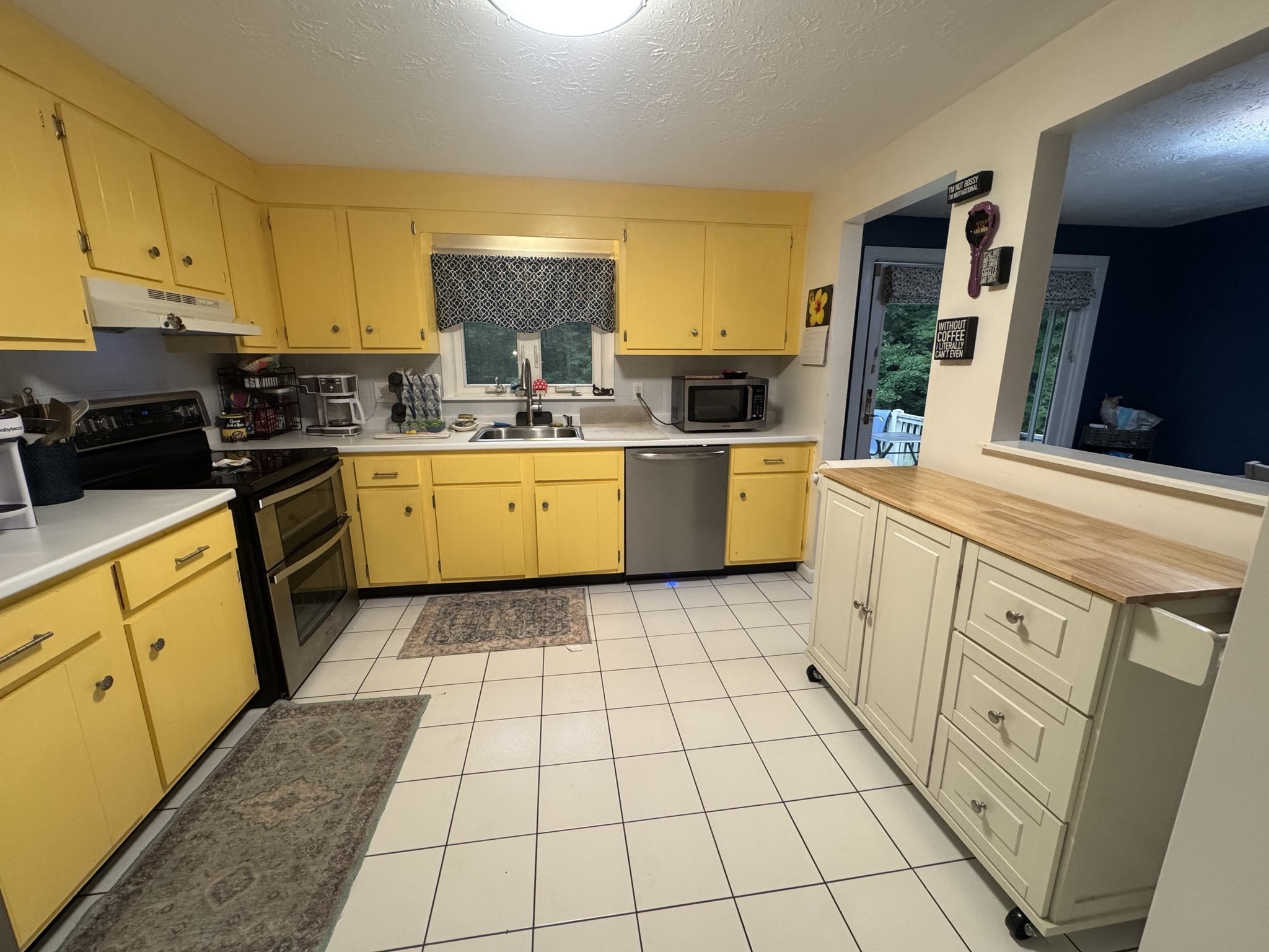 750 King Philip St Property Photo 9