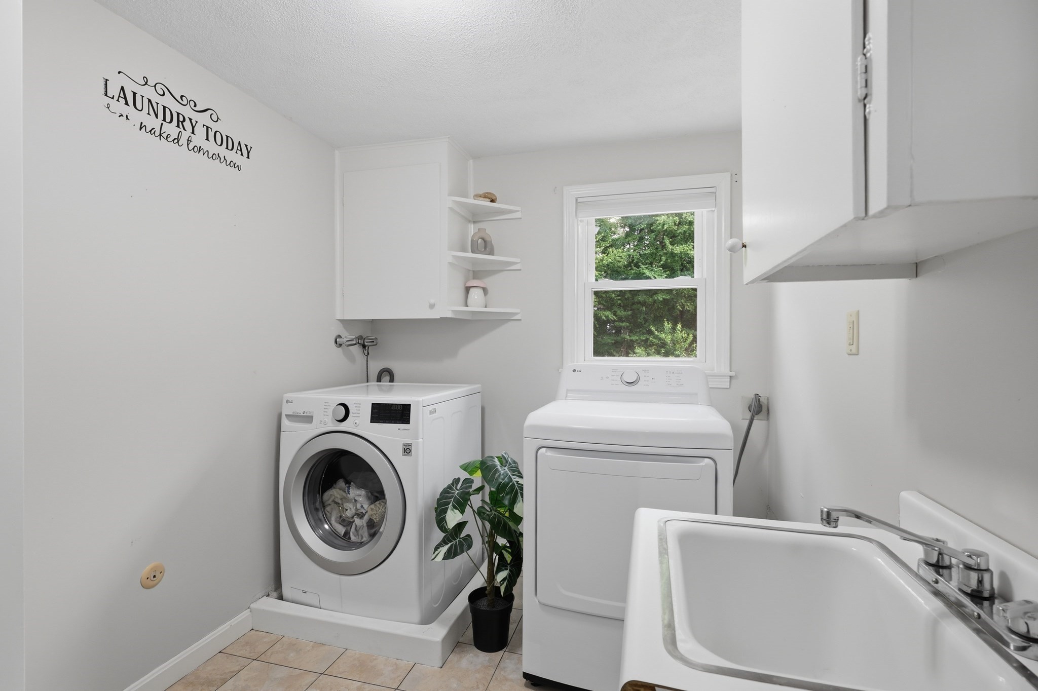 70 Newton Street Property Photo 30