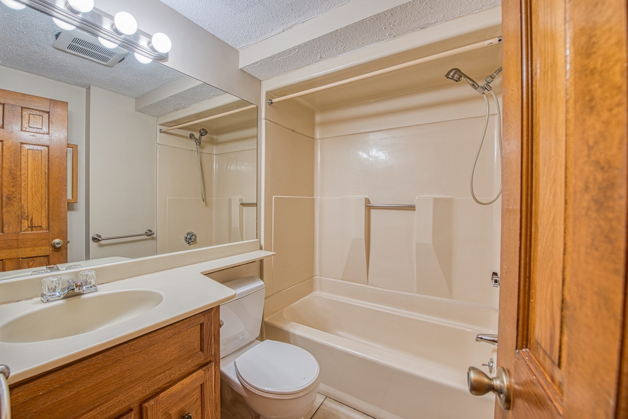32 Grove # 1 Property Photo 6