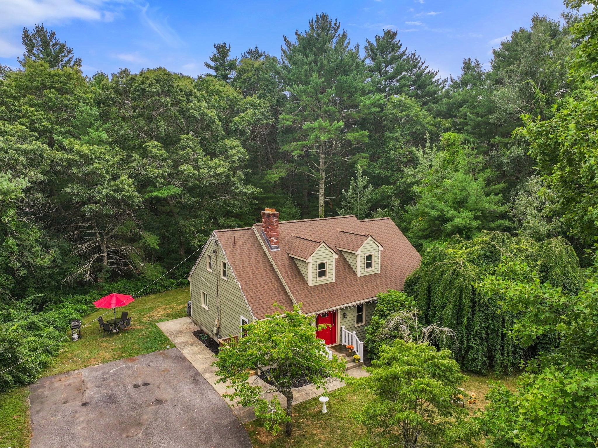 40 Clear Pond Rd Property Photo 2