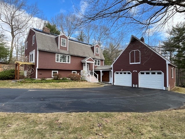 9 Cyndy Ln Property Photo 1