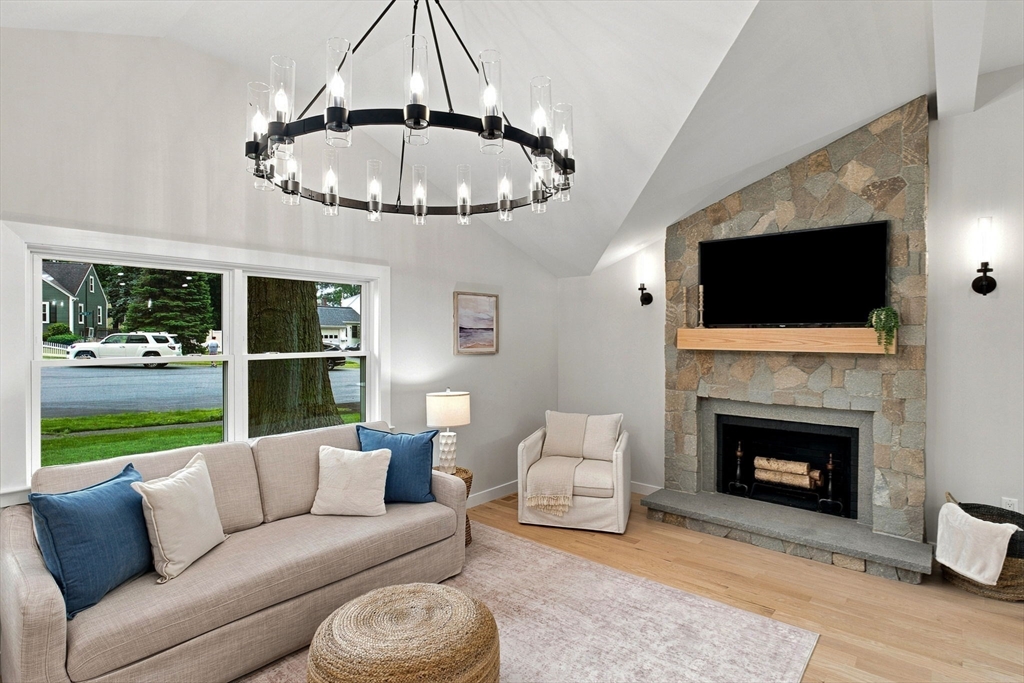 12 Burley Farm Rd Property Photo 6