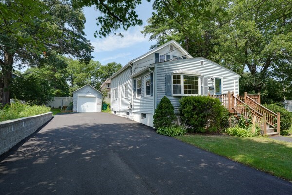 9 Harriett Ave Property Photo 1