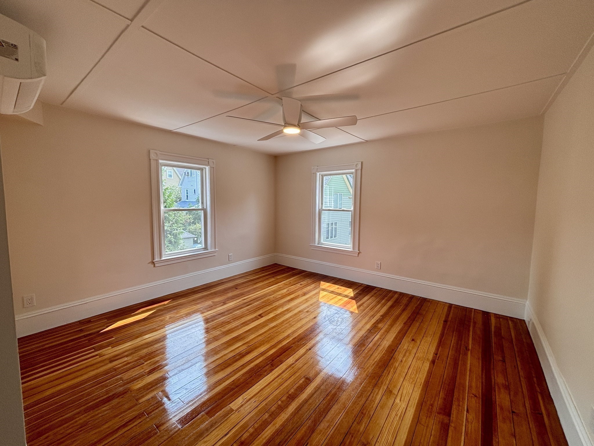 29 Sylvan St # 2 Property Photo 6
