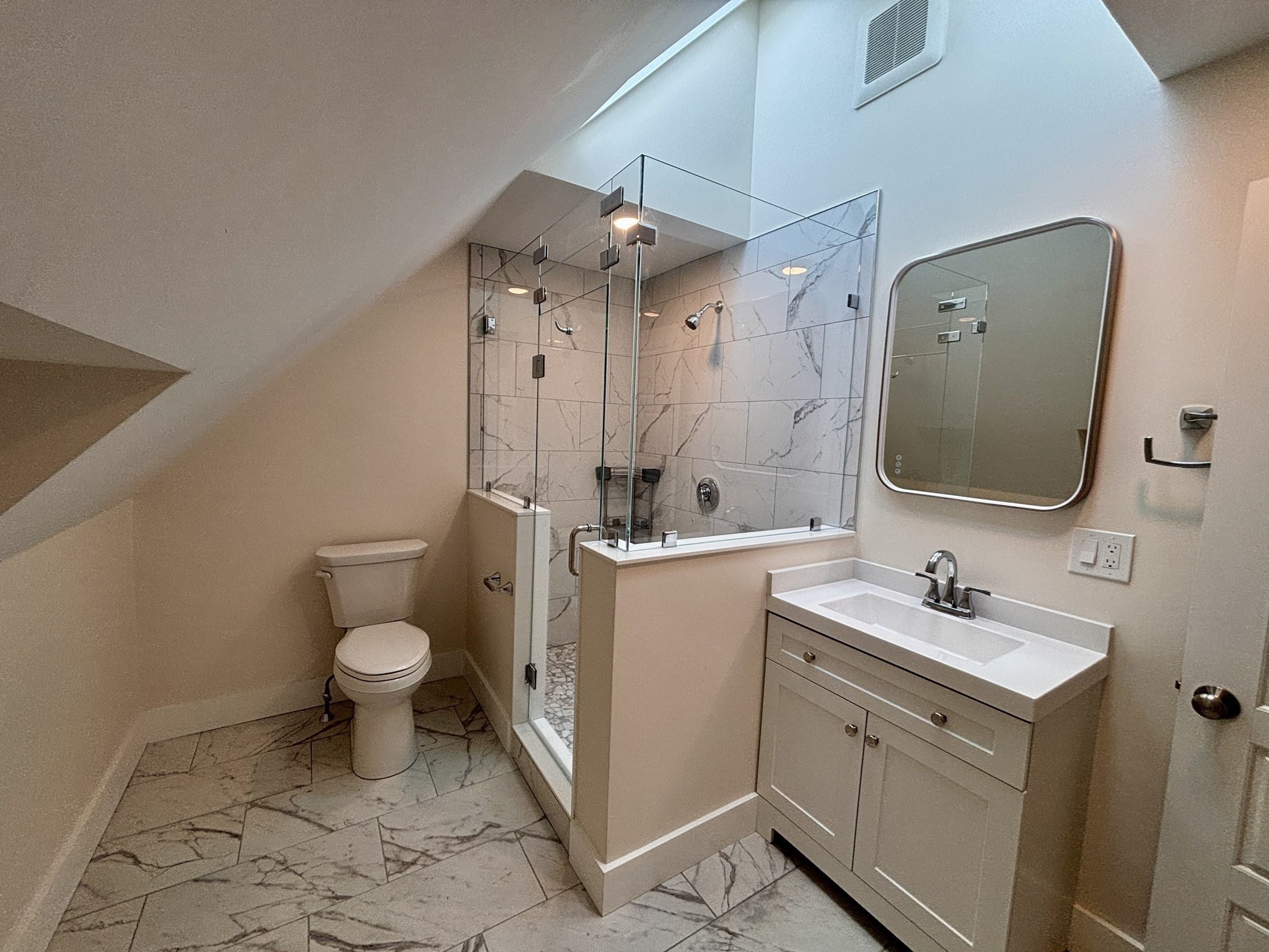 29 Sylvan St # 2 Property Photo 8