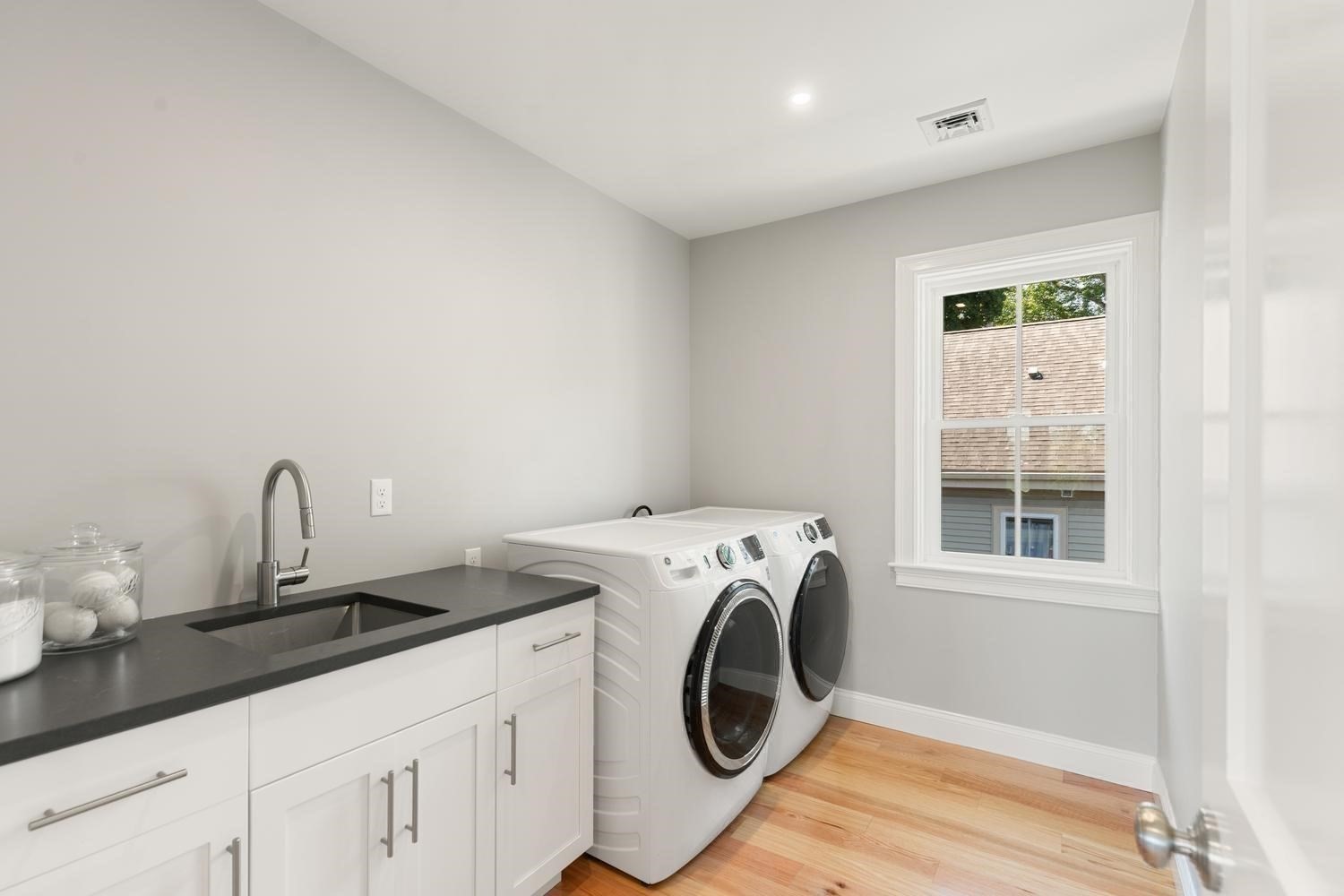 48 Mt Vernon St # 2 Property Photo 23