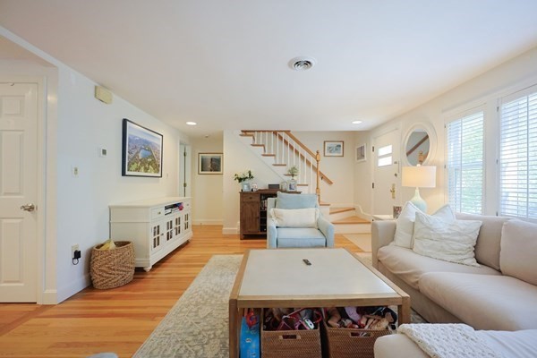26 Pleasant St # B Property Photo 3