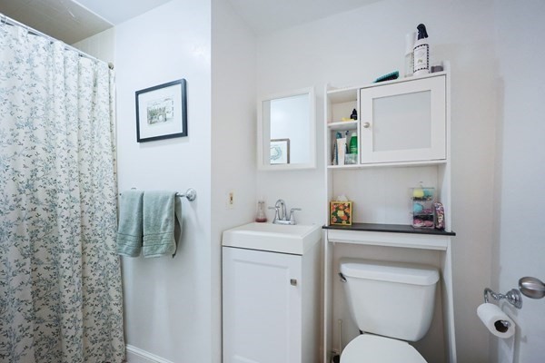 26 Pleasant St # B Property Photo 9