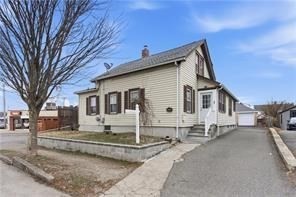 215 Kenyon Ave Property Photo 1