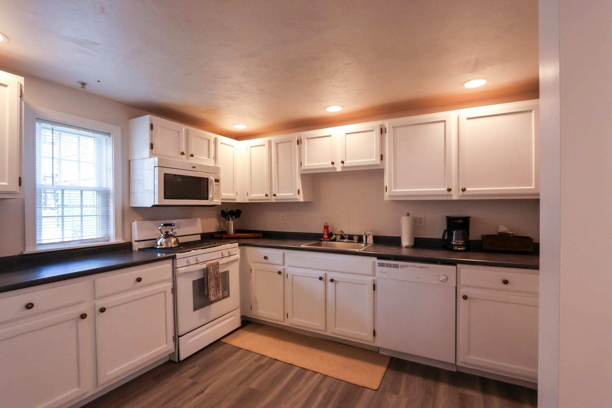 25 Jay St - C Property Photo 9