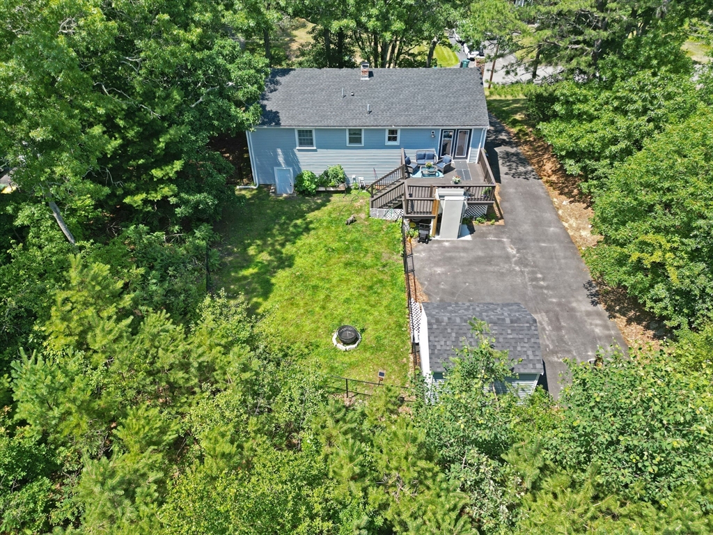 16 Pequot Ter Property Photo 4