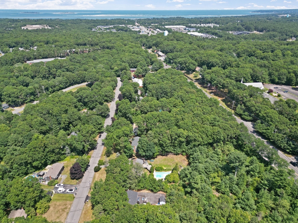 16 Pequot Ter Property Photo 5