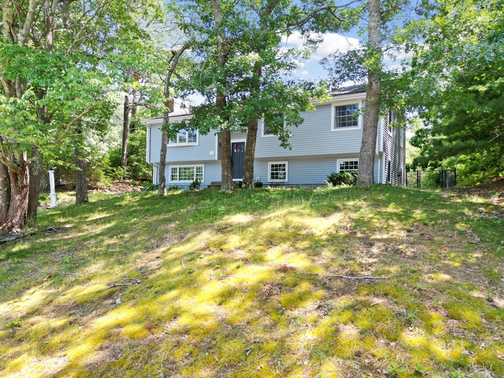 16 Pequot Ter Property Photo 6