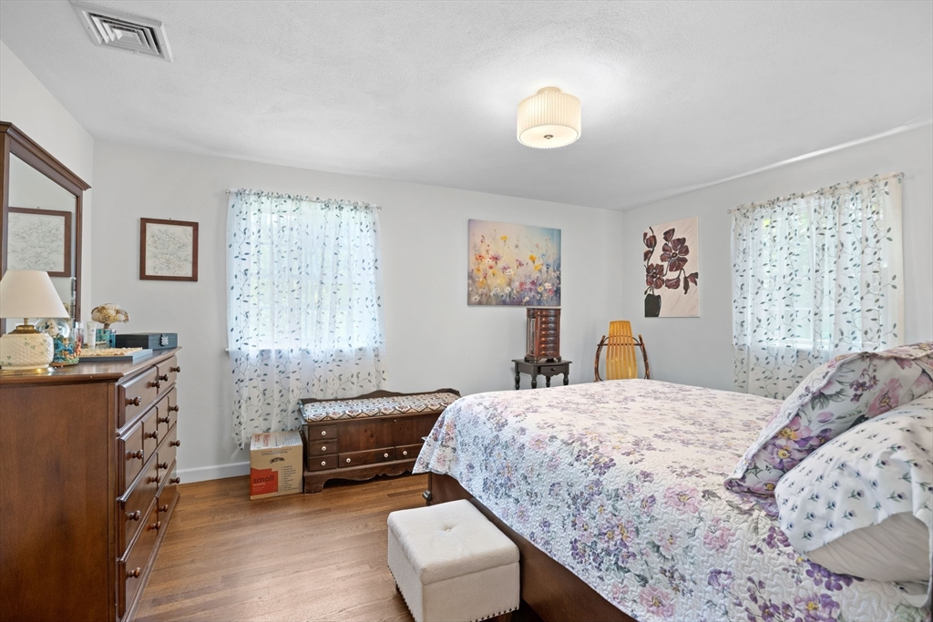 16 Pequot Ter Property Photo 8