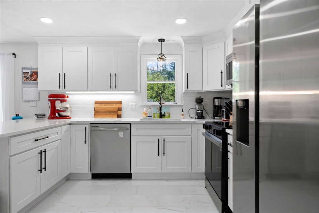 16 Pequot Ter Property Photo 14