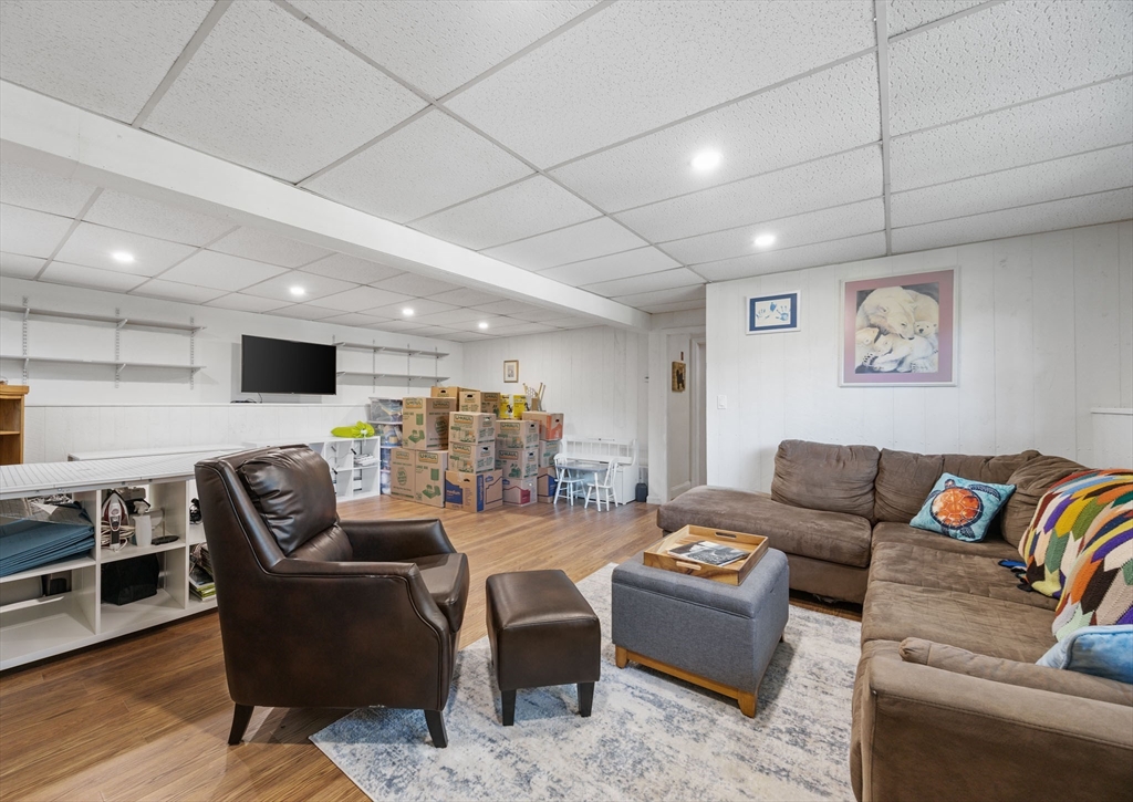 16 Pequot Ter Property Photo 24