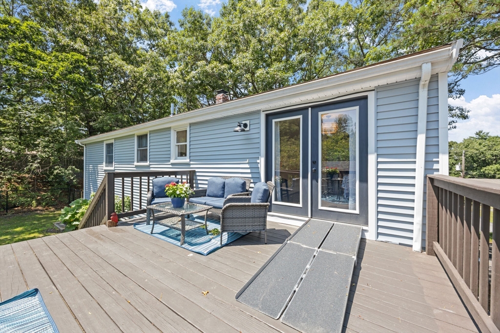 16 Pequot Ter Property Photo 25