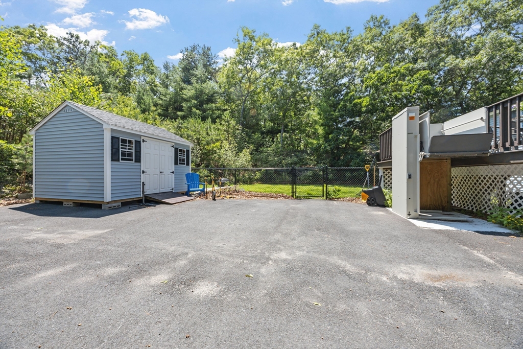 16 Pequot Ter Property Photo 31