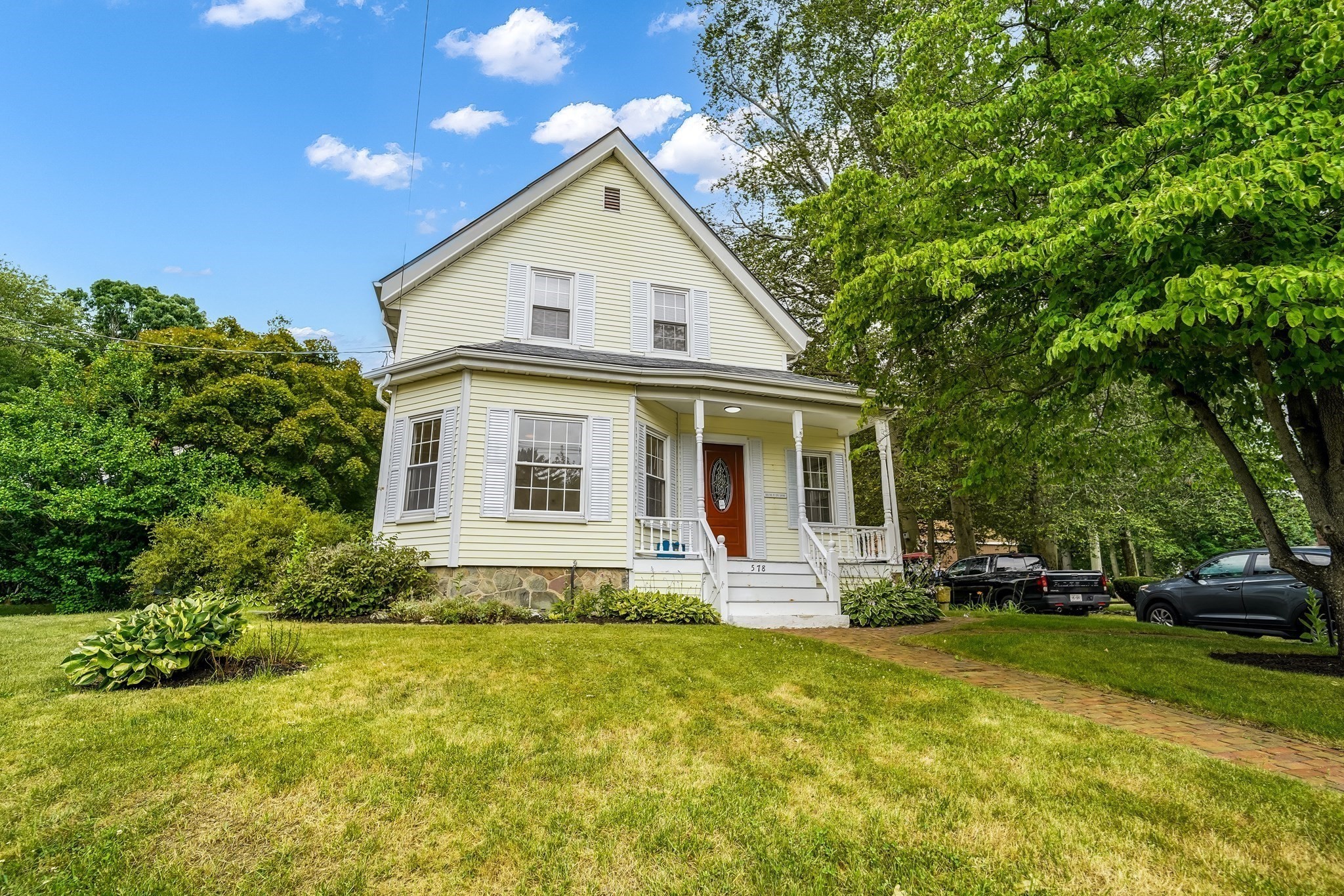 578 Plain St Property Photo 3