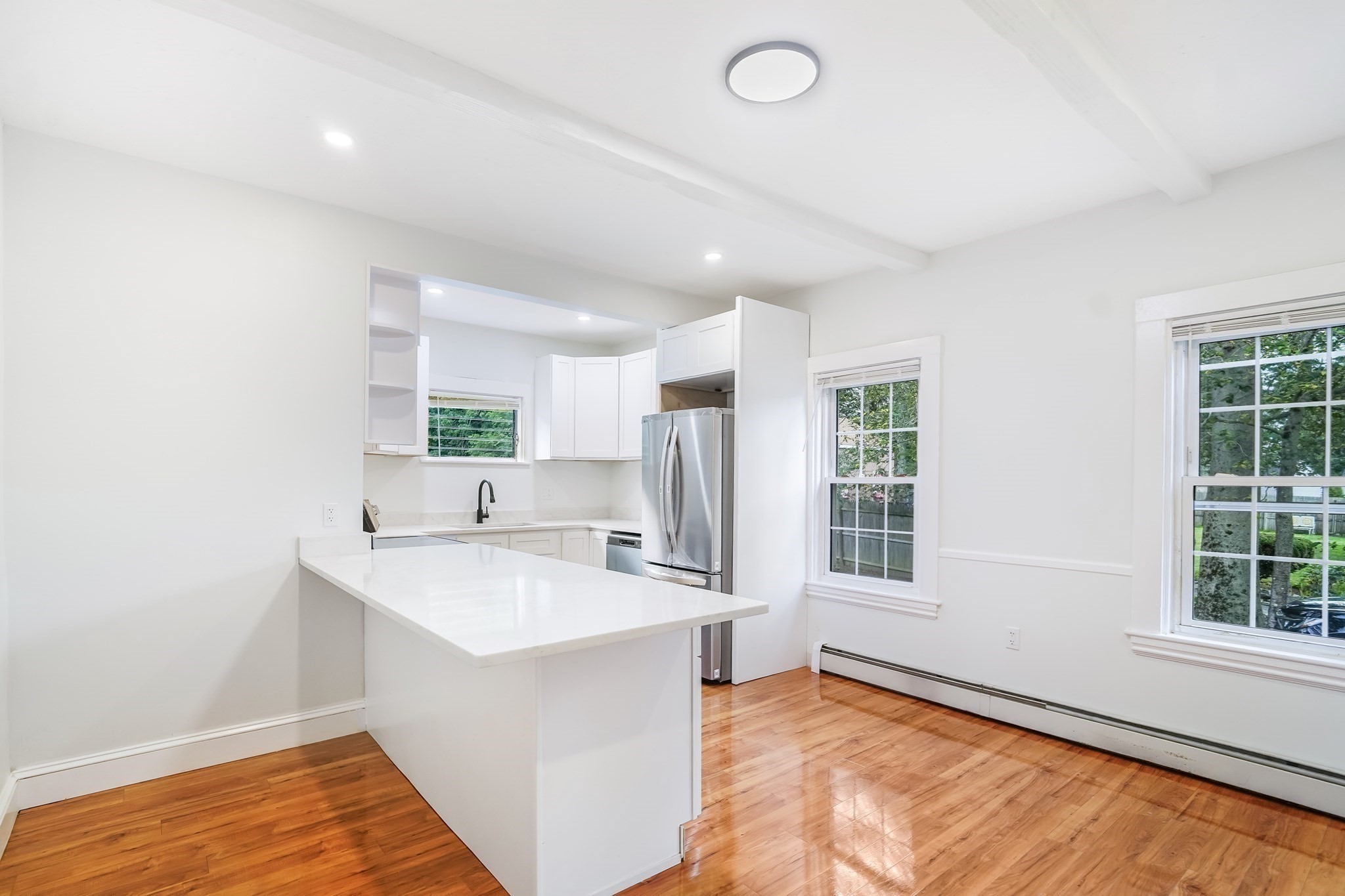 578 Plain St Property Photo 6