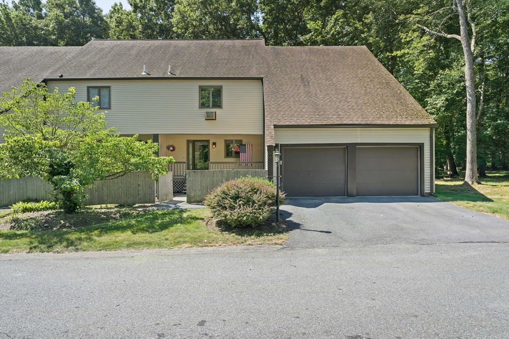 8 Bancroft Cmn # 8 Property Photo 1