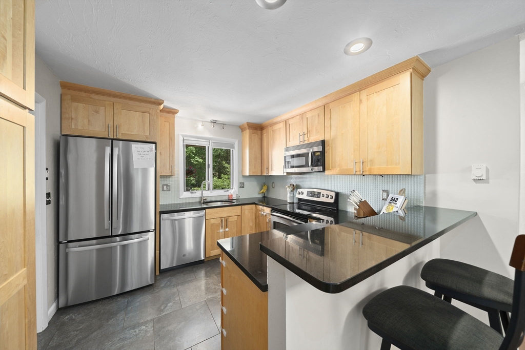 8 Bancroft Cmn # 8 Property Photo 3
