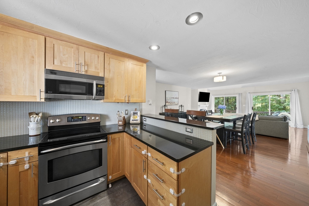 8 Bancroft Cmn # 8 Property Photo 5