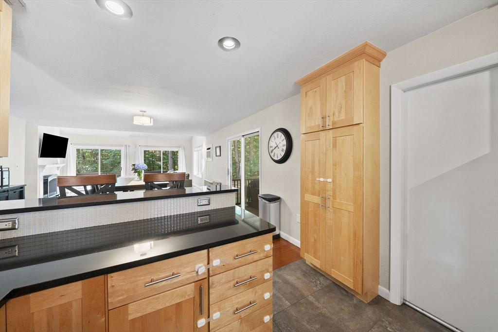 8 Bancroft Cmn # 8 Property Photo 6